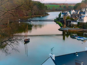 Отель Hotel Alicia Auray Le Bono  Боно